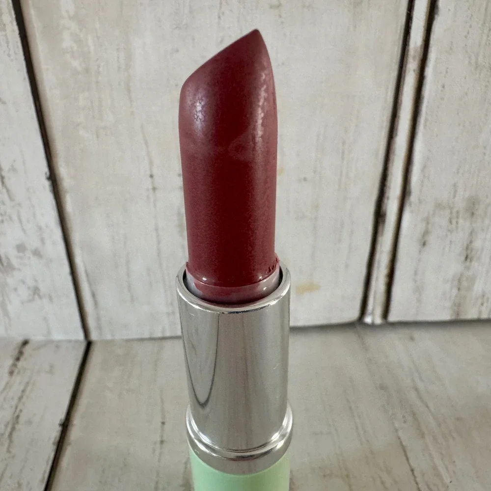 Clinique A Different Grape Different Lipstick Berry Plum Satin Finish Green Tube